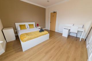 Modern, Spacious Home Ideal for Work Teams and Groups - 5