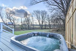 Morrisonville Manor with Fire Pit and Hot Tub! - Britain - 9