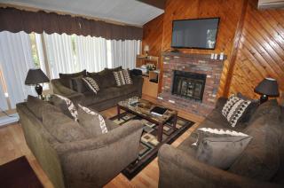 Perfect Getaway In The Poconos! (House #1) HotTub !! Gameroom!! WiFi !! - 8