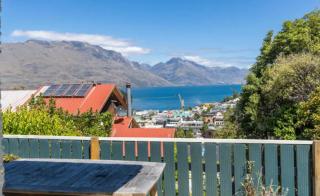 Fantastic Views, Close to Town 2 Bedroom Apartment - Queenstown - 0