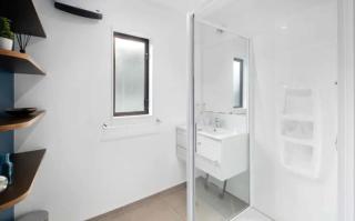 Fantastic Views, Close to Town 2 Bedroom Apartment - Queenstown - 3