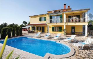2 Bedroom Awesome Apartment In Labin - 9