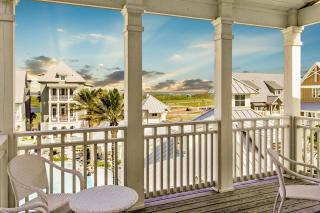 Poolside Paradise - 0