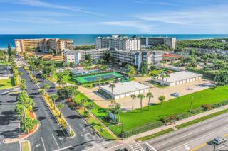 Ocean Breezes - Cocoa Beach - 6