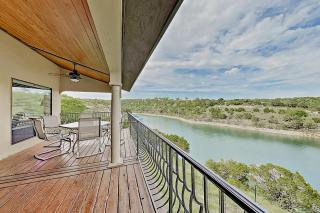 Shiraz & Chardonnay Haus - Lago Vista - 0