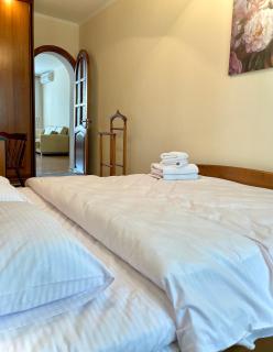 One Bedroom on European sqr - Kiev - 0