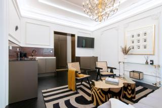 Antique Glam Apartment in Old Town Prague - Prague - 3