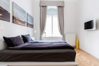 BpR Sophisticated Astoria Suite with Balcony - 4