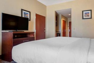Comfort Inn & Suites - Clinton - 3