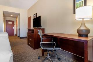 Comfort Inn & Suites - Clinton - 1