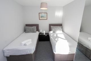 Spacious House in Sheffield - Great Location! - 1
