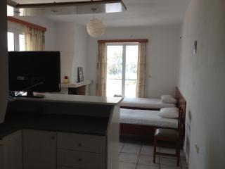 Gikas Apartments - Marmari - 9