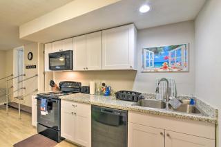 half Mi to Beach Convenient Retreat in Galveston! - 3