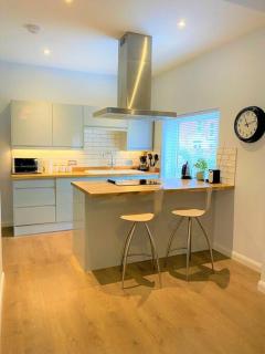 Luxury 2 bed Apartment-Golden Triangle w/ Parking - 9