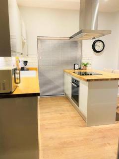 Luxury 2 bed Apartment-Golden Triangle w/ Parking - 7