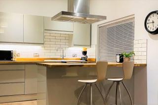 Luxury 2 bed Apartment-Golden Triangle w/ Parking - 8