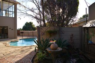 Two Bells Guest House - 1