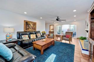 Great Group Retreat! Hacienda Decor, Spacious Floor Plan, Private Backyard - Carlsbad - 8