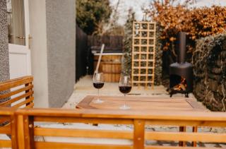 Luxury countryside cottage getaway with wood fired hot tub - Gransha - 7