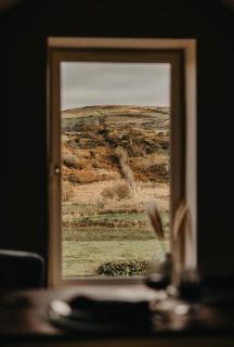 Luxury countryside cottage getaway with wood fired hot tub - Gransha - 9