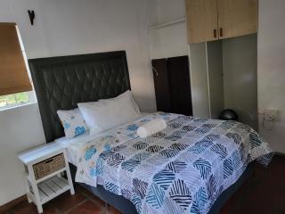 MJ Accommodation Bellville - 5