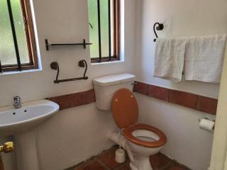 MJ Accommodation Bellville - 4