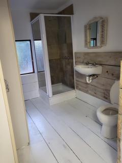 MJ Accommodation Bellville - 3