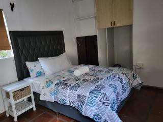 MJ Accommodation Bellville - 8
