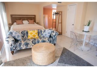 Miami River Inn by Renzzi - Miami - 2