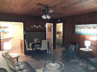 Edgewater Resort Cottage #1 - Hot Springs - 2