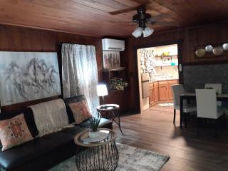 Edgewater Resort Cottage #1 - Hot Springs - 3