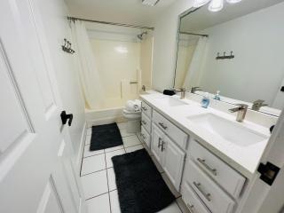 Mesa Mansion - Beautiful Pool, Hot Tub - Sleeps 32 - Mesa - 8