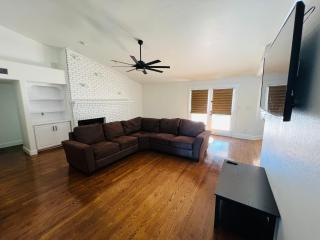 Mesa Mansion - Beautiful Pool, Hot Tub - Sleeps 32 - Mesa - 4