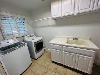 Mesa Mansion - Beautiful Pool, Hot Tub - Sleeps 32 - Mesa - 3