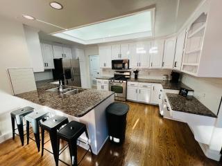 Mesa Mansion - Beautiful Pool, Hot Tub - Sleeps 32 - Mesa - 2
