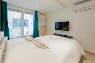 Brand-new atypical studio in rue Fourmillière - Antibes - 1