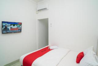 RedDoorz near Bundaran Ciceri - Kumprung - 7