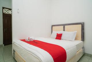 RedDoorz near Bundaran Ciceri - Kumprung - 9