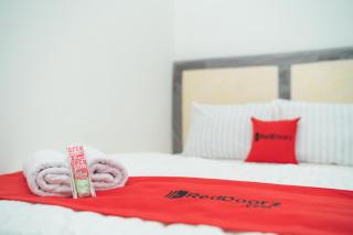 RedDoorz near Bundaran Ciceri - Kumprung - 8