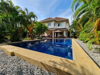 Captivating 3-Bed Villa in Muang Pattaya - Nong Prue - 0