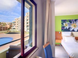 The Seaview Studio by LovelyStay - 2