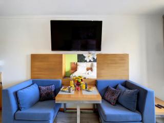 The Seaview Studio by LovelyStay - 7