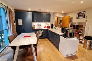Stylish and Modern 1 Bedroom Apartment in Farringdon - 9