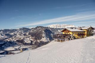 Alpendorf Hotel Stern - 1