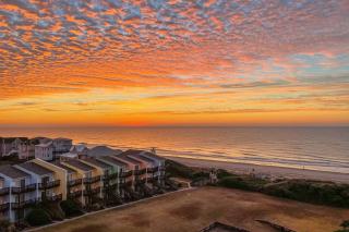Emerald Isle Condo with Direct Access to Ocean! - Emerald Isle - 0