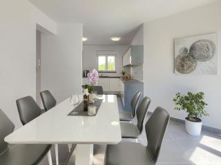 Holiday Home Villa Gocci by Interhome - Kmeti - 2