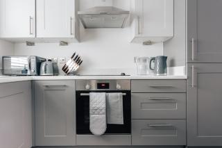 Central 2 double bedroom flat with parking - 9