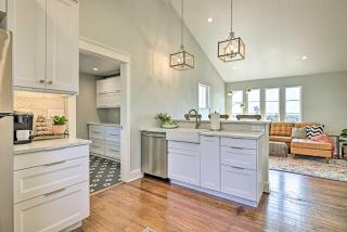 Comfy Hill Country Haven with Private Hot Tub! - 2