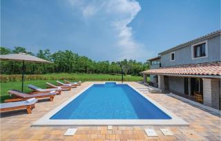 Three-Bedroom Holiday Home In Katun - Katun - 8