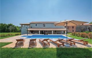 Three-Bedroom Holiday Home In Katun - Katun - 6